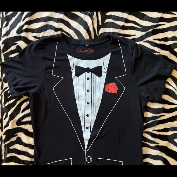 Mighty Fine Hot Topic Tuxedo Design Short Sleeve Black T-Shirt - Y2K/Prom - XL - Picture 3 of 13